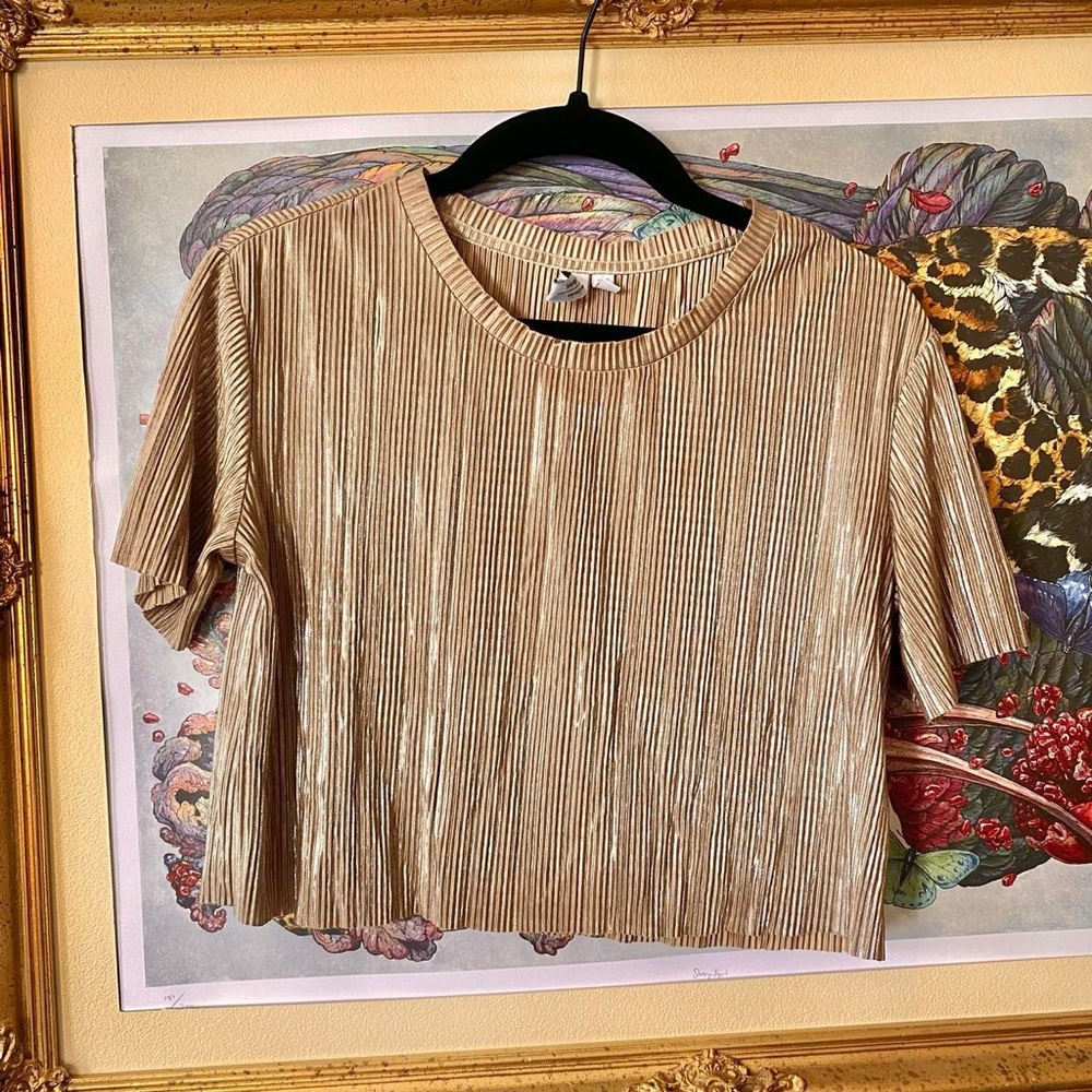 & OTHER STORIES metallic gold plisse crop top t-shirt EXTRA SMALL / SMALL